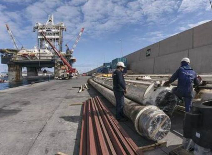 Dos empresas promoverán la contratación de personal para la base logística de Repsol en Canarias
