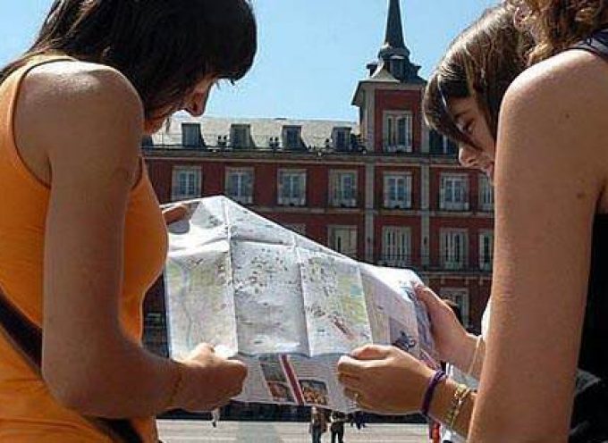 Oferta de empleo para recién titulados como informadores turísticos en Madrid