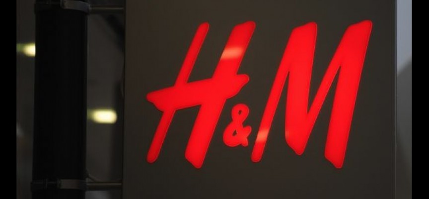 H&M publica 29 ofertas de empleo para vendedores/as. Abrirá 400 tiendas este año.