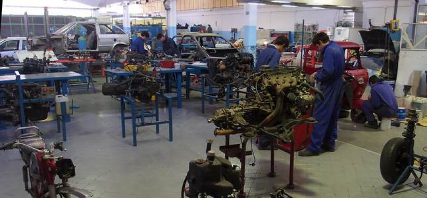 Se buscan operarios para trabajar en la fábrica de coches Stellantis en Zaragoza