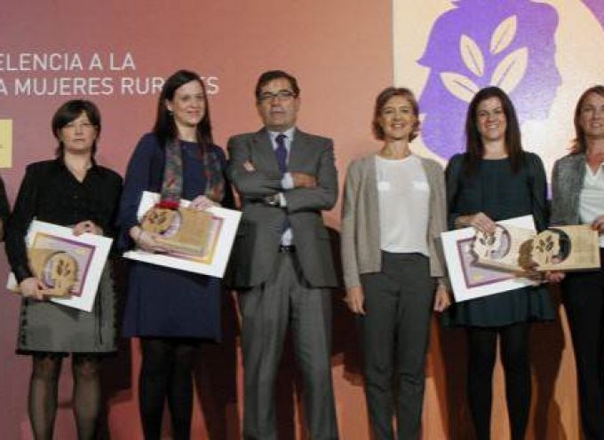 Premios de Excelencia a la Innovación para Mujeres Rurales, en su VI edición, correspondientes al año 2015.