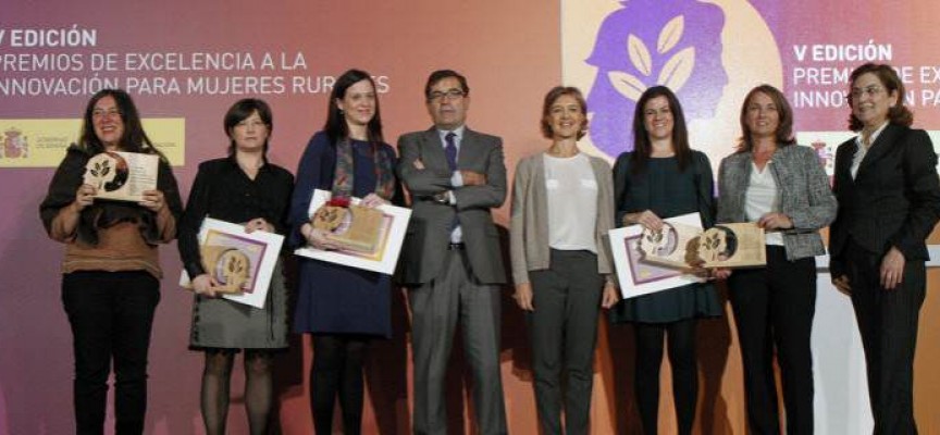 Premios de Excelencia a la Innovación para Mujeres Rurales, en su VI edición, correspondientes al año 2015.