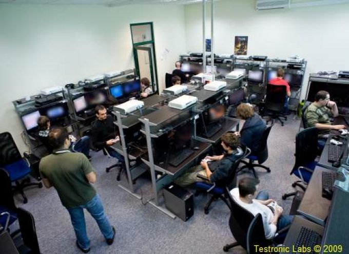 Una empresa polaca ofrece empleo a testers de videojuegos que dominen inglés y español